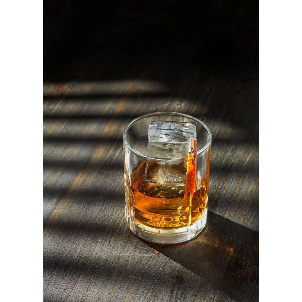 Crystal Clear Ice Cube Maker Tray - Eight 2" Squares Ice Cube Mold - Image 4